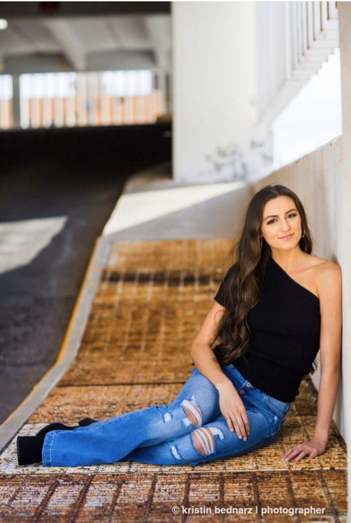 madelyn_rosem's tweet photo. Senior pics 🤍🤩 2020 https://t.co/UnkihDyknF