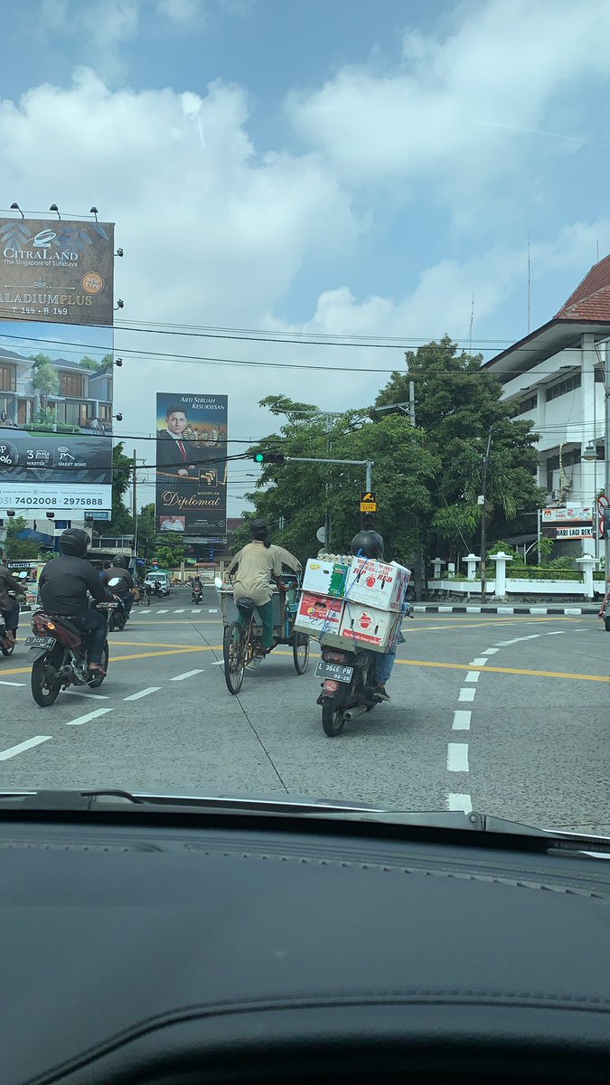 ebenhandoko's tweet photo. Jalan sepi becak berkeliaran @e100ss https://t.co/pT44QQi5Bh