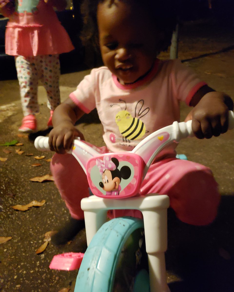 MsAmazing1991's tweet photo. When the neighbors love your baby and get her a birthday present #Khia #ChocolatePrincess https://t.co/ohGfUXDGA6