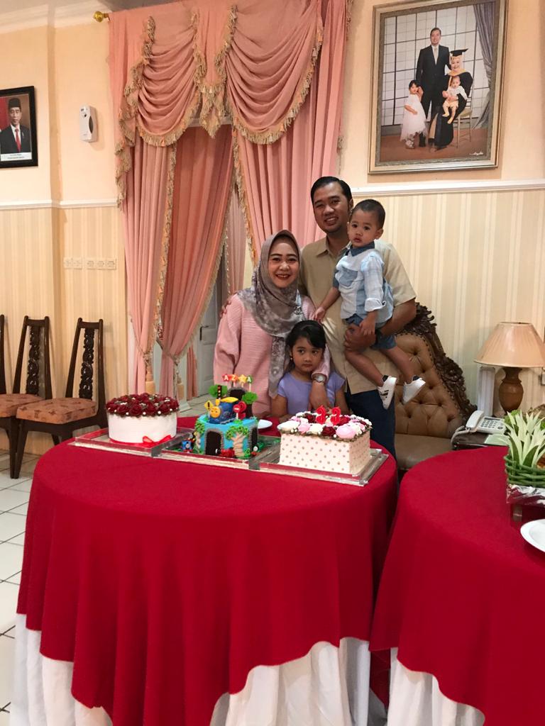 dyah_h_pratiwi's tweet photo. Hari ini, Sabtu 11 April 2020, usia saya genap 33 th. 
Ulang tahun kali ini tdk sy rayakan, hanya ucapan syukur kpd Allah Subhanahuwataala yg saya wujudkan dg membagikan 3000 nasi kuning untuk teman2 yg berjuang mengantisipasi penyebaran Covid19 di posko2, dan abang2 becak dll https://t.co/bcMPJw8lOA