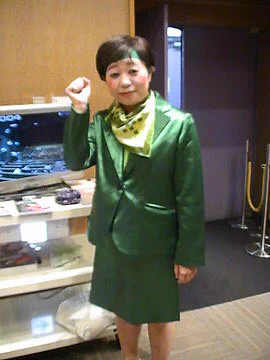 @jeveuxfumer 小池百合子のモノマネやっている
お笑い芸人の八幡カオルさんがこれやったら
盛大にスベる予感がした…… 