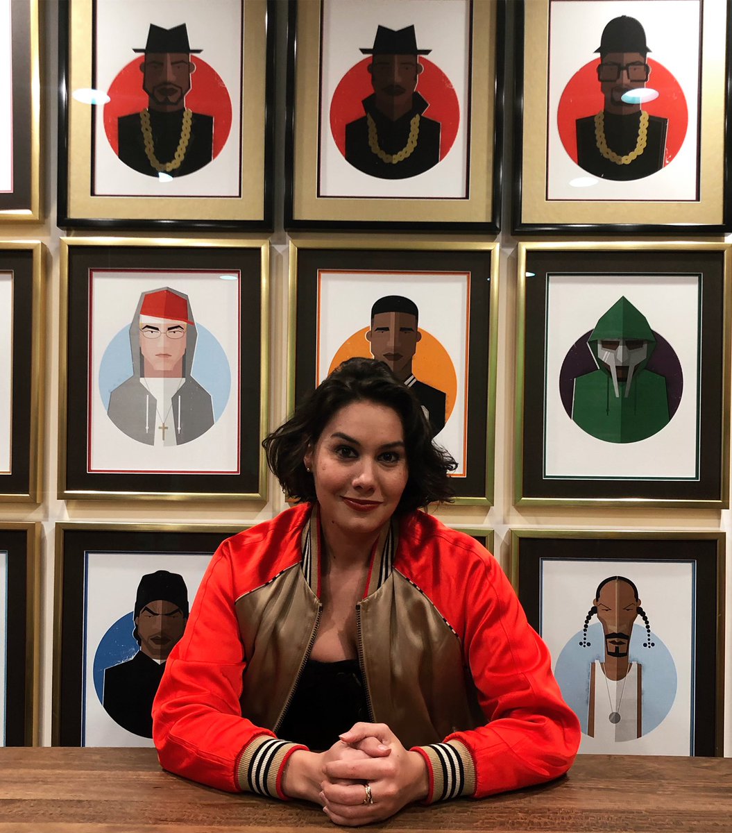 SoniaHendrix's tweet photo. I don’t love this picture of me because my jacket swallows my gorgeous little hourglass figure, BUT— its my @hiphopdx photo ⚔️⚔️⚔️🎲🎲🎲🎲🎲 — a seat where only legends can sit. 🤘🏼💋😈😈 #gallerypr @xzibit #doublebarrel #napalm #annskalskiOG #cannabis #allstars https://t.co/SBJ2Hp4mub