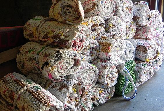 StritchEcology's tweet photo. In the past, we have done a bed of bags event. This is when we weaved together plastic bags to create a bed. So while we are stuck at home we thought is would be a good idea to learn how to make one. Here are the directions: 
https://t.co/yabIL9ATqE https://t.co/xBZZVMdw9c