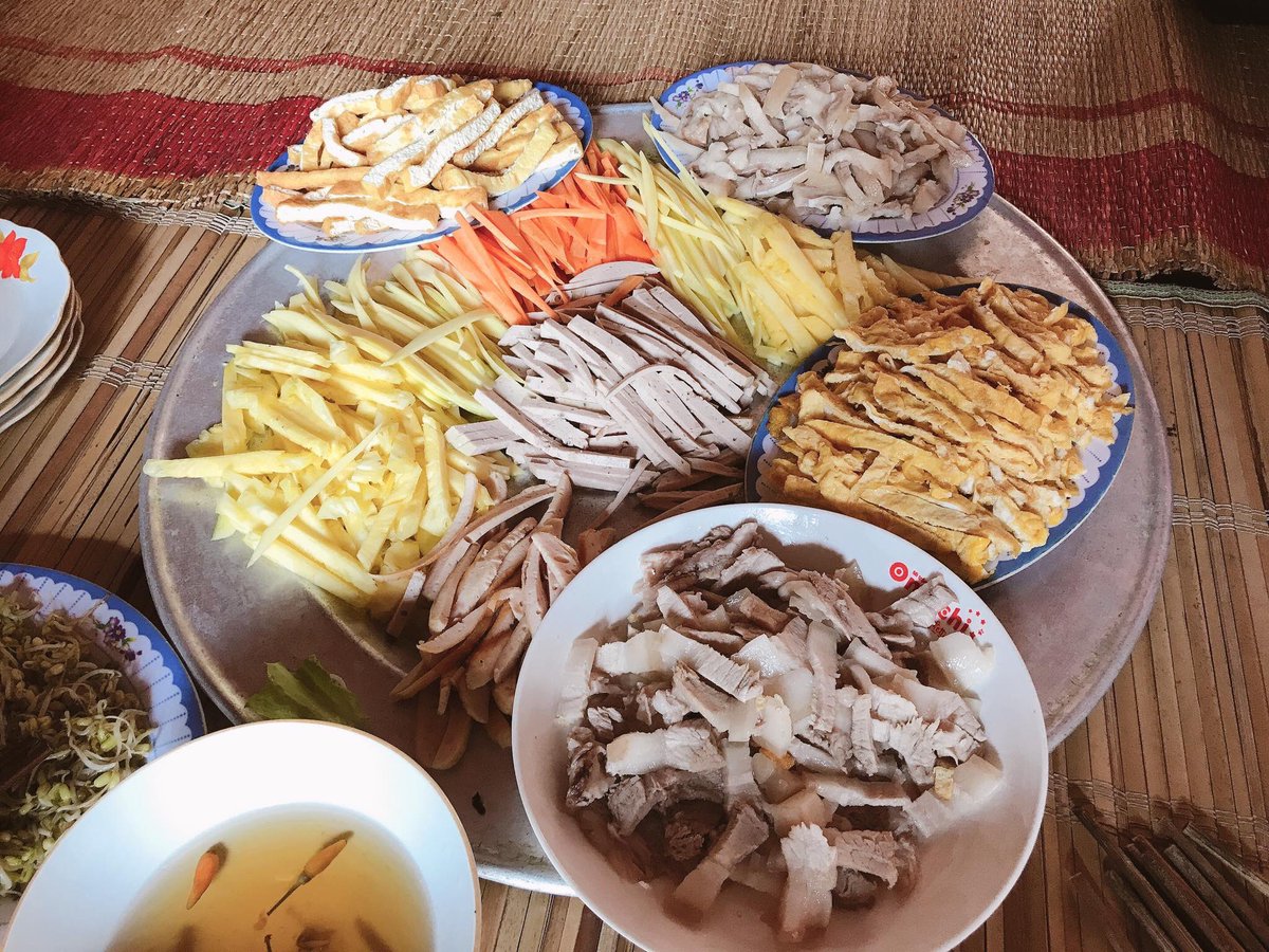 Pepper15101's tweet photo. Làm gì khi mùa Covit ở nhà mà để vợ chồng đỡ chán nhau!!!! 
Đó là mỗi ngày một món ngon !!!! #Việt Nam  #VietNam  #foody 
#lovefamily 
#chicken https://t.co/fcgVmU5REZ