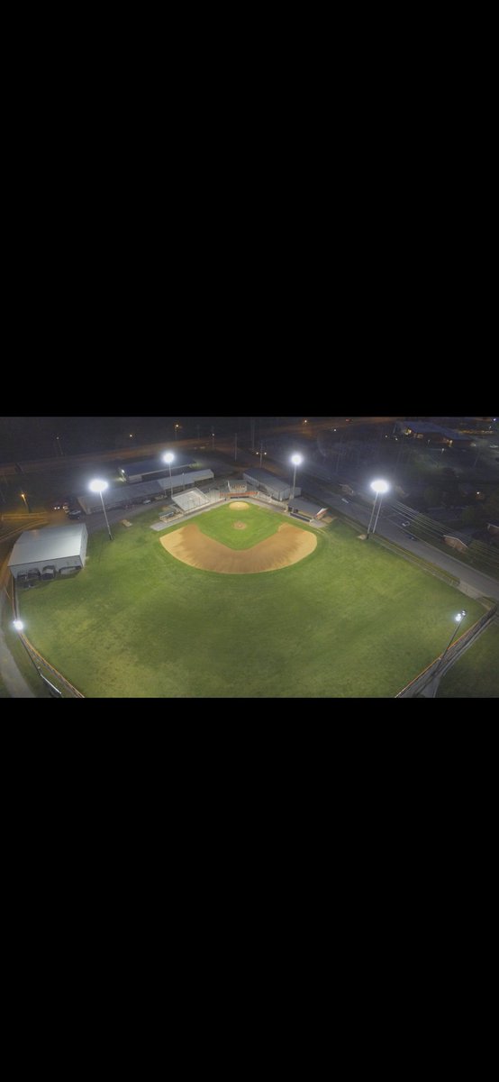 KristieLowe15's tweet photo. Thank you to The CHS Dragon Baseball Coaching Staff, CHS Admin, and the City of Clinton for showing our team and our Seniors lots of love tonight by turning on the lights at 8:20 for 20 minutes and 20 seconds.... #chsbaseball #dragons #Classof2020 https://t.co/HvC99ZwXLr