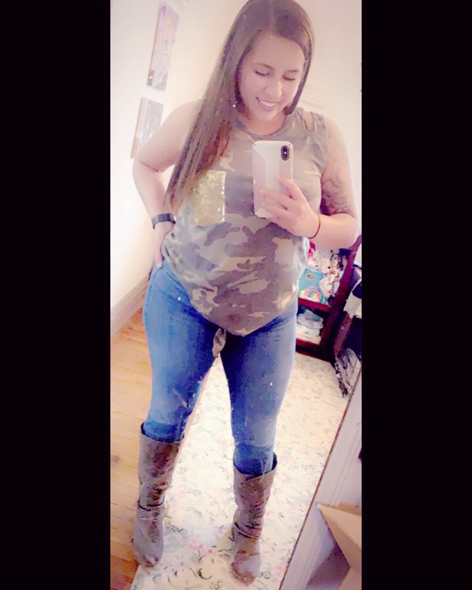 ashlesbo1's tweet photo. Camoooooo.π #girlswholikegirls #mommaoftwo https://t.co/JtbxAPrnwF
