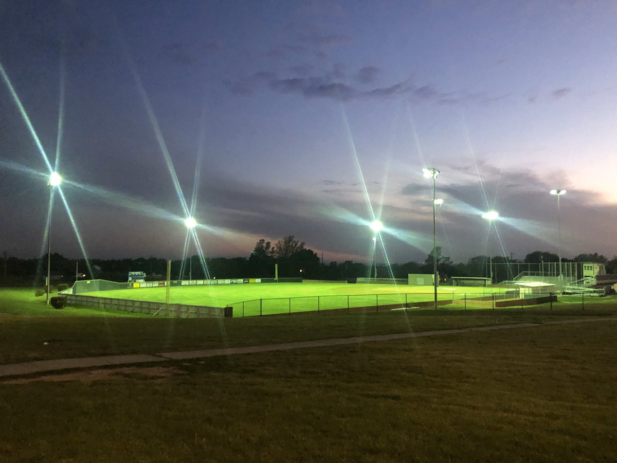 decaturisd's tweet photo. We love you, Class of 2020! The lights at the football stadium, baseball and softball fields, and DHS track go back on next Friday at 8:20 pm (2020 military time) in honor of our grads. #bethelight #DHS2020 #EFND https://t.co/IqyZGlfDJq