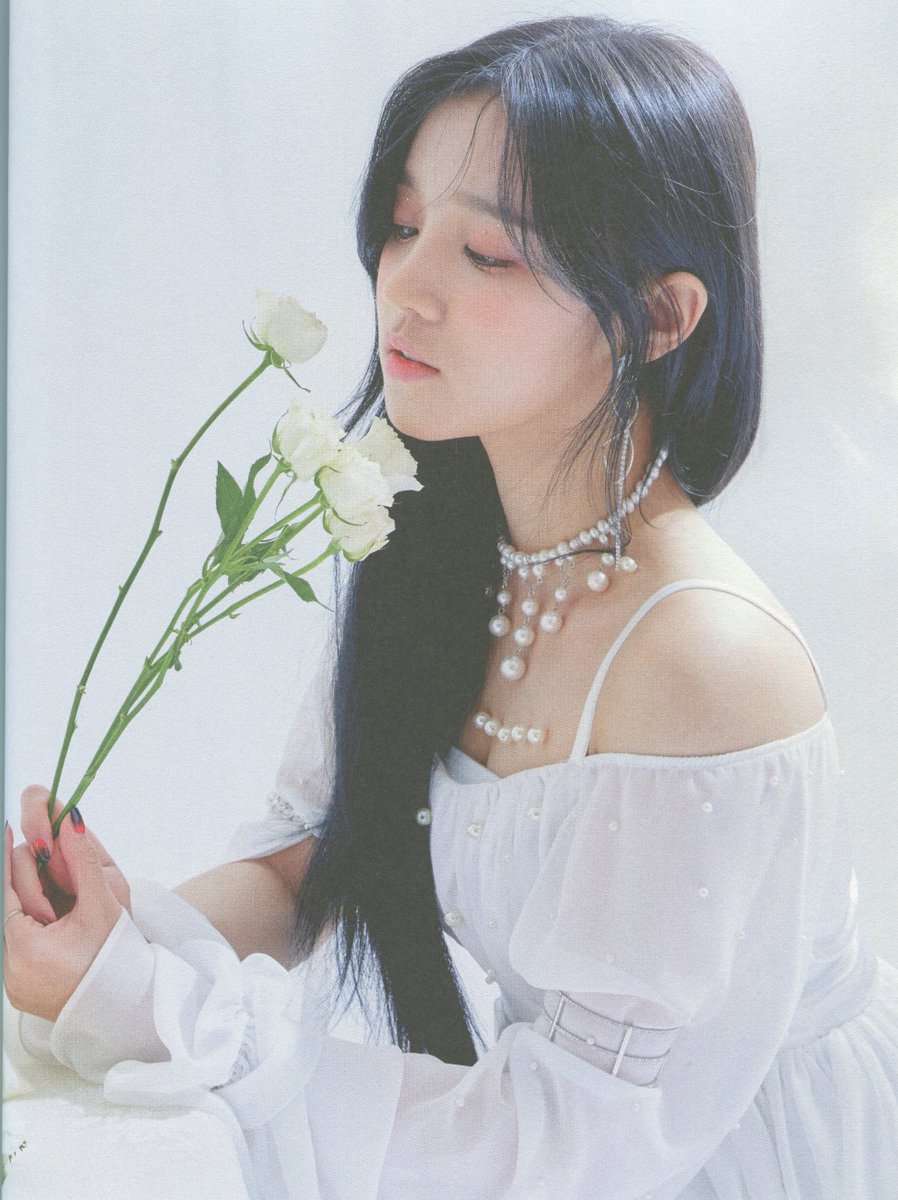 verahsu1010's tweet photo. (SCAN)  (G)I-DLE "I Trust" Album (Lie Ver.)
#여자아이들 #GIDLE #우기 #Yuqi #宋雨琦 #Ohmygod https://t.co/Qrw4tFQTyy