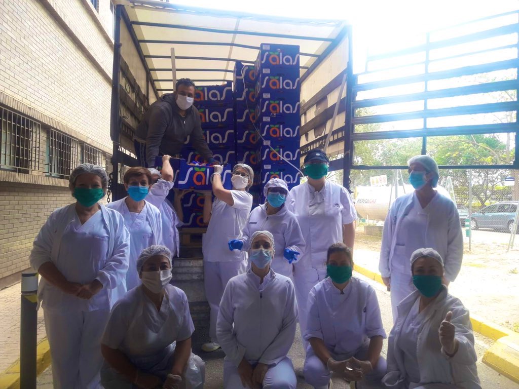 Hoy toca aplaudir al Hospital #LluísAlcanyís en #Xátiva. A todo el personal sanitario por su labor no sólo profesional sino Humana. Deseamos que os haya gustado.#JuntosSaldremosAdelante