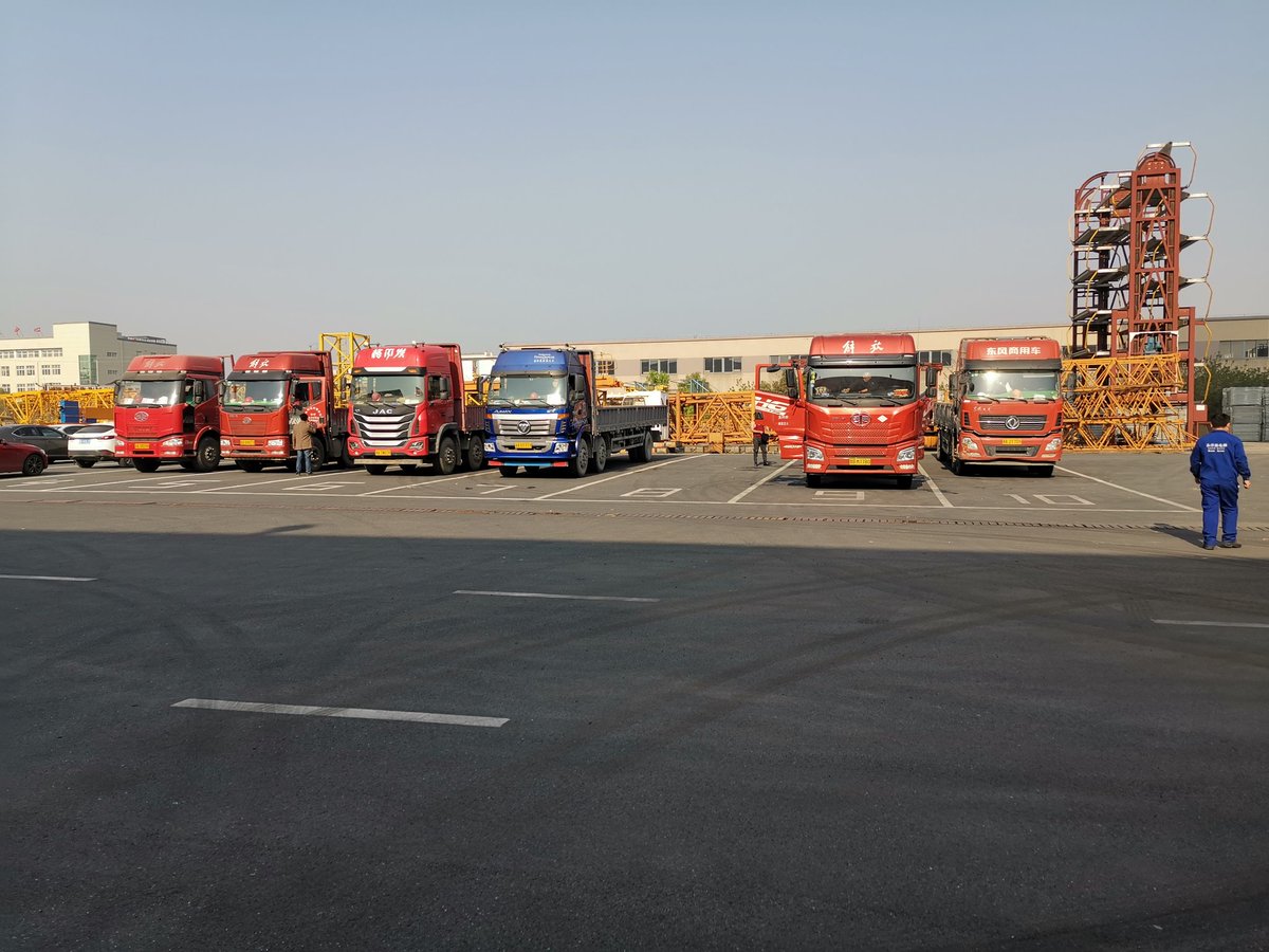 braunelevator's tweet photo. Queuing for loading and delivery #elevator https://t.co/Yuf6CNIlOf