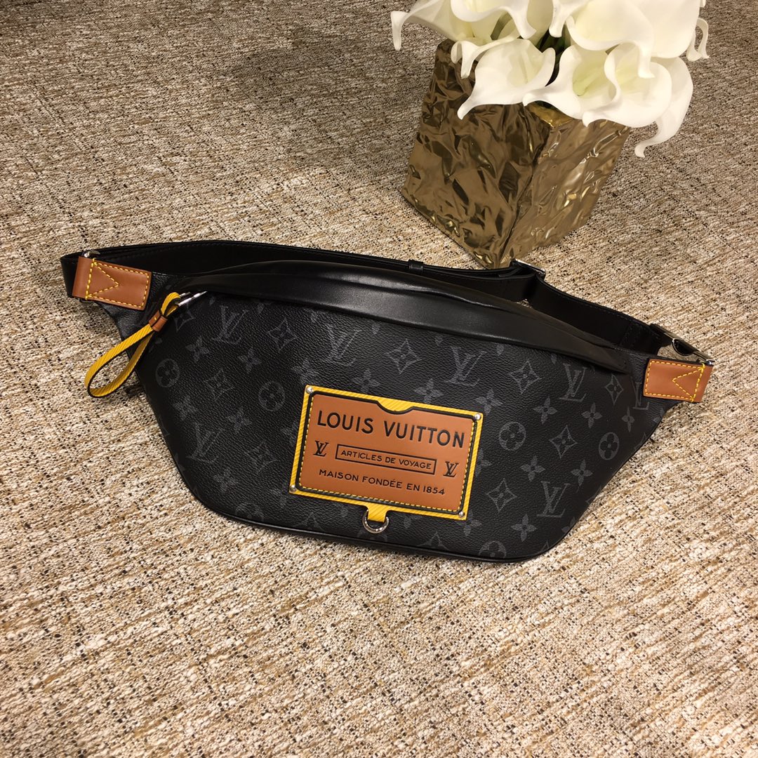 Louis Vuitton Discovery Bumbag M45220