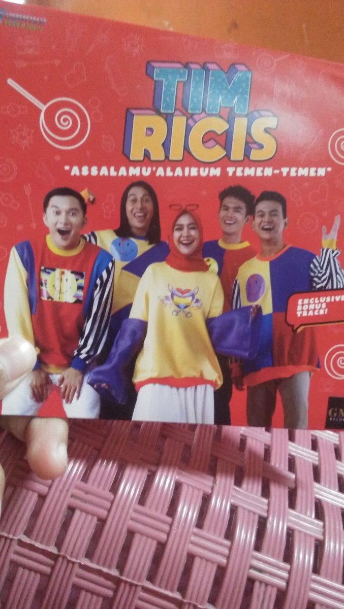 Desychandra1's tweet photo. @RiaRicis #THRSABTURICIS
Hari ini hari bahagia
Hari first time kita berjumpa
Maybe kita sudahlah lupa
Di hari yang penuh cinta

Untuk Mama,, untuk Papa
Untuk semua pasangan dimana saja
Mari kita bergembira
nyanyikan lagu ini bersama sama https://t.co/FPZaxNAGEo