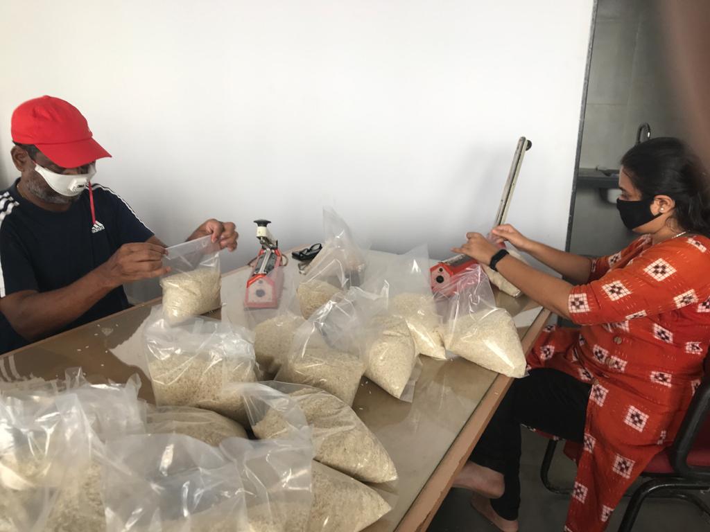 Coll_NorthGoa's tweet photo. FROM late night action points meetings TO mornings packing of essentials. 
FROM taking emergency calls TO making calls ensuring all is well. 
FROM supervising checkposts TO Social Media posts 
FROM dispatching masks, sanitizers TO masking ourselves &amp; maintain sanity #DoneItAll https://t.co/vG1pXuRsCm