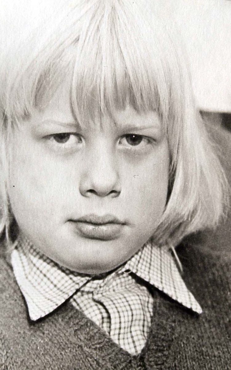 トナカイ イギリスのボリス首相の幼少期の髪型が好みド直球のショートボブヘアでなんか殴りたい