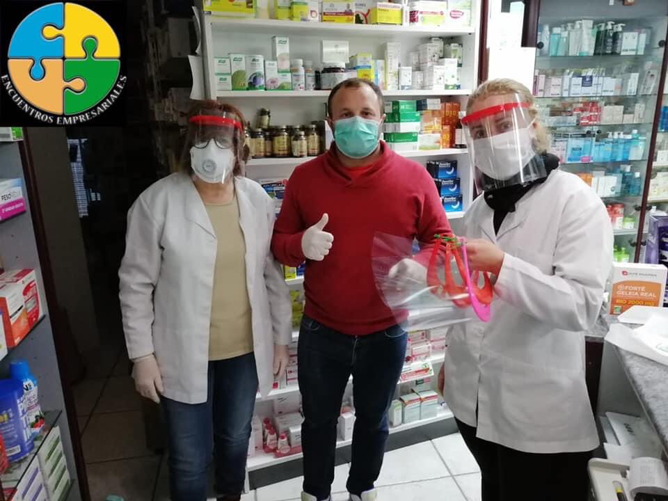 ENCUENTROS_EMP's tweet photo. También estamos llevando máscaras a las farmacias, que ahí están al pie del cañón 👏👏👏👏👏 #EsteVirusLoParamosUnidos #EsteVirusLoParamosEntreTodos https://t.co/9lfwmdzap3