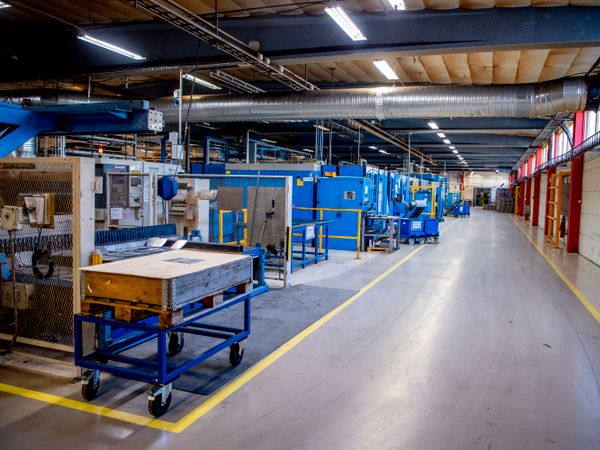 Sveriges storföretag har hundratals miljarder i skulder till småföretag. Krislån, oavsett form, bör villkoras så att minst 50 procent av det utbetalda lånet ska gå till att betala leverantörsskulder, skriver flera debattörer.
svd.se/stod-inte-stor…