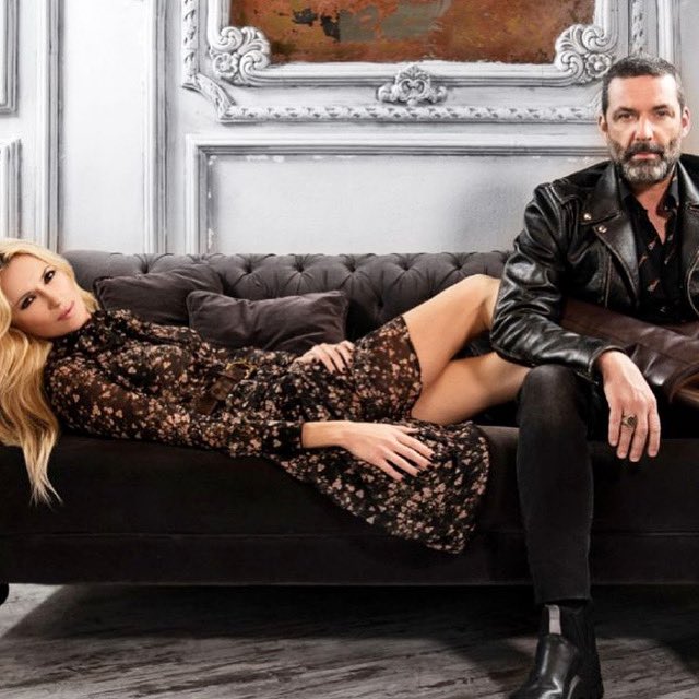 Nosotros estamos en casa así, cada uno en la suya pero así de tranquilos esperando a que todo esto pase y volver a vernos.

Y vosotros, ¿cómo lo estáis llevando? ¿Contadnos en que os entretenéis?

Muy pronto, con vosotros, aunque sea en un direct 😜

#musica #yomequedoencasa