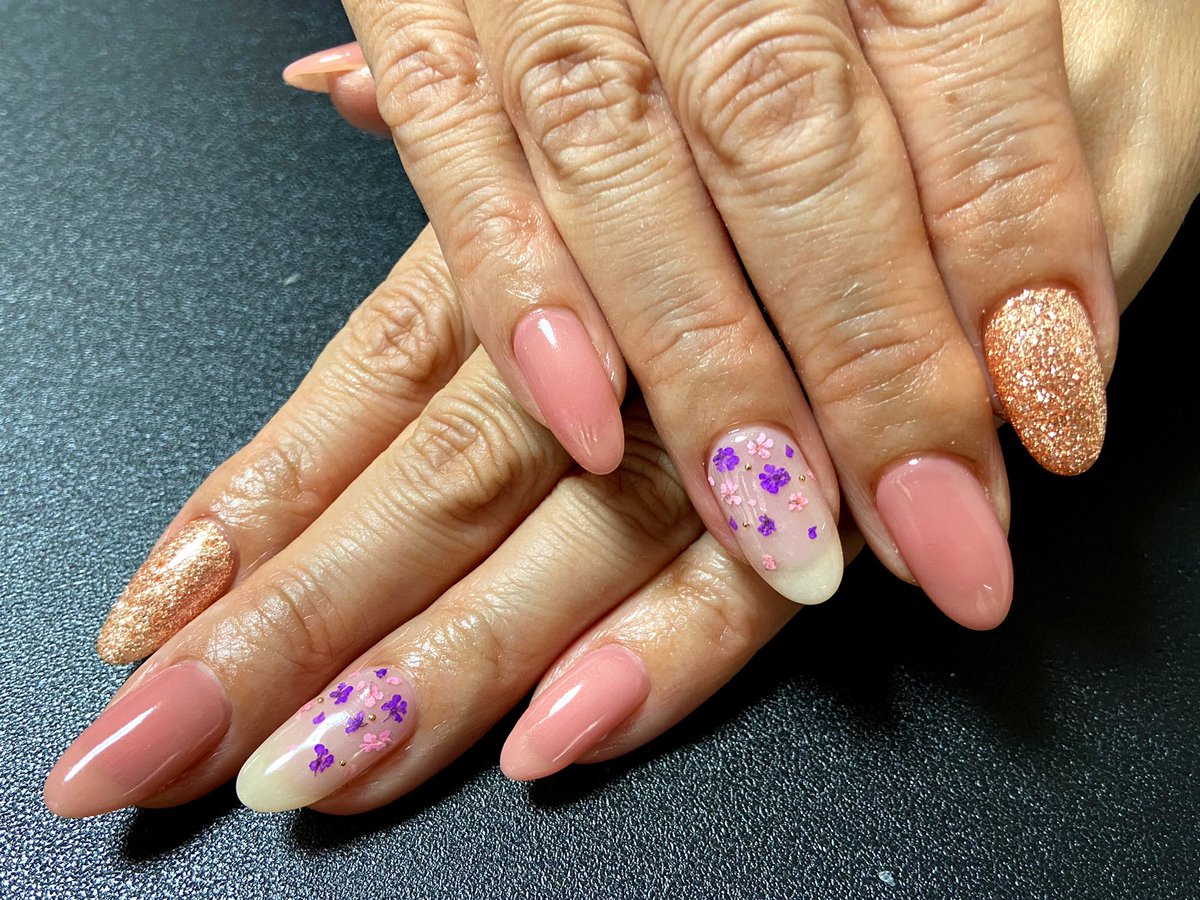 BriloNail's tweet photo. 定額コース¥5280より
春に人気の押し花ネイルです♡
#brilo #ネイルサロン #江戸川区 #パラジェル #ネイリスト募集 https://t.co/7BqlA0sAt5