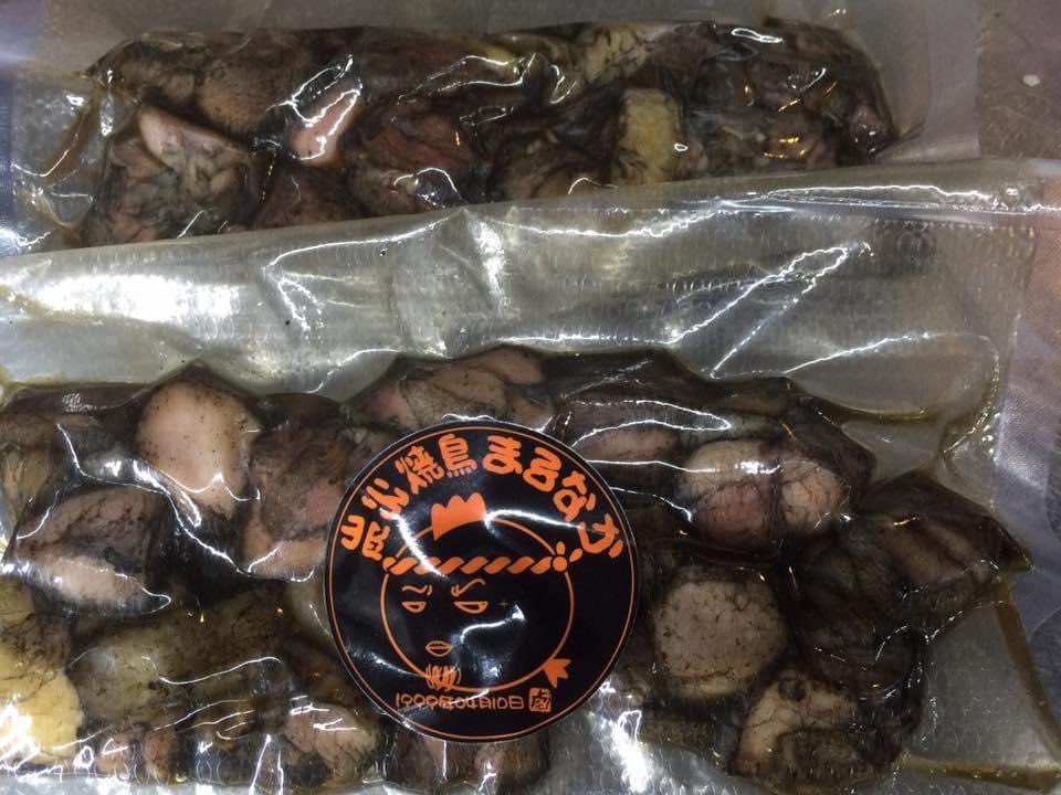 まいど！まるなかの大将です！

親鶏の炙り焼き！真空パックにして冷凍で地方発送させて頂きます☺️

1パック税込８００円になります。

送料は申し訳ございませんがご負担ください🙇

リツイートのご協力お願い致します🙇