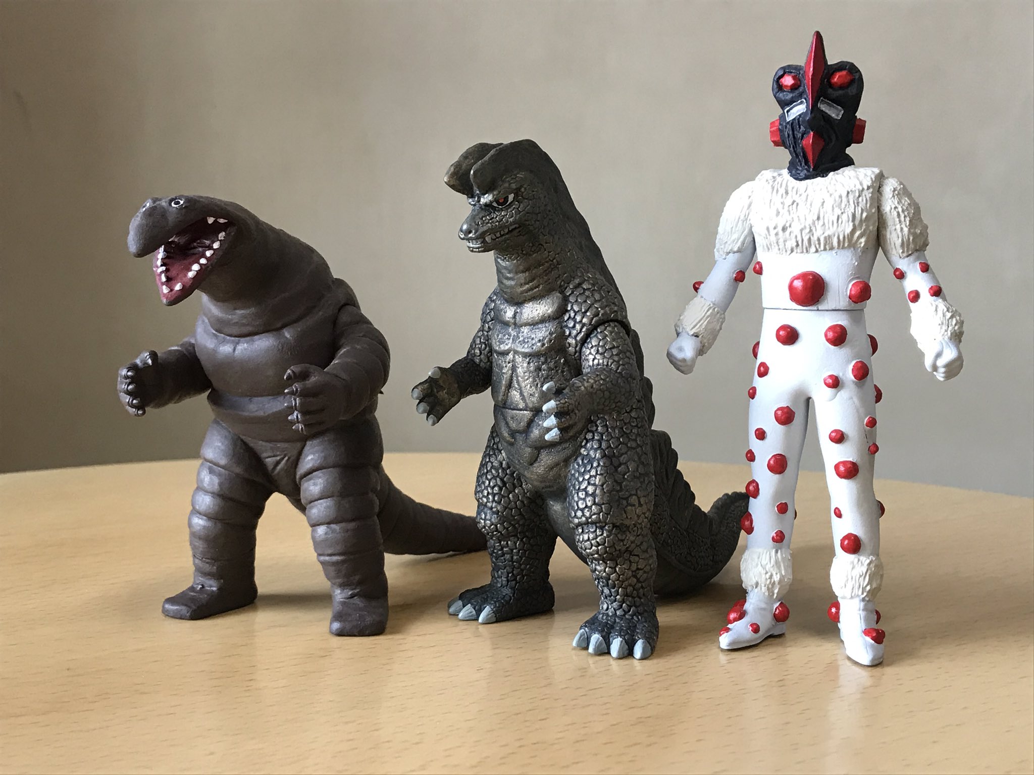 怪獣 ウルトラマン ソフビ 改造 リペイント ゴーストロン キヌタぬき on X: 