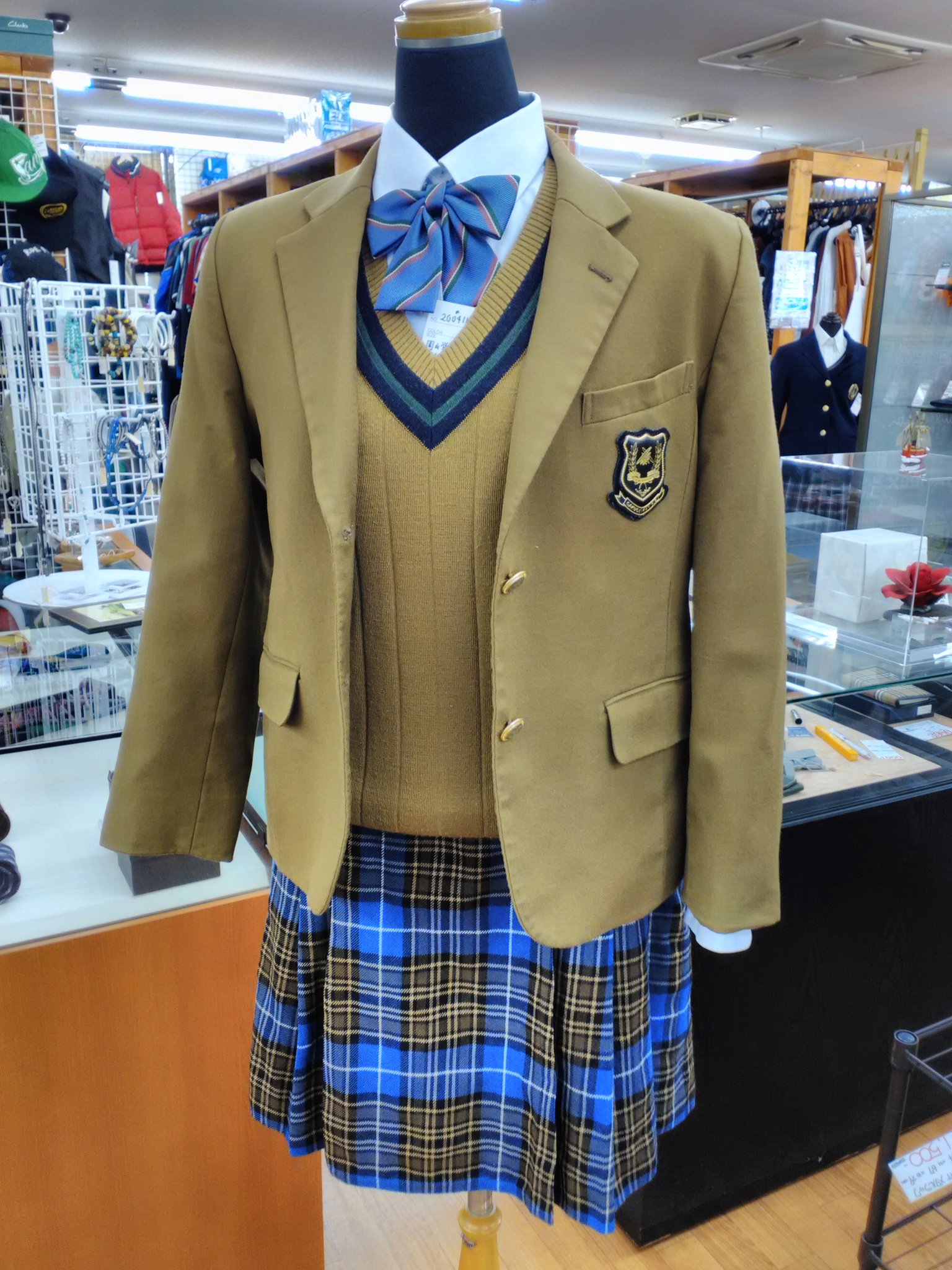 岡山県[岡山学芸館高等学校]女子制服 指定ネクタイ 赤色校章入り No.3
