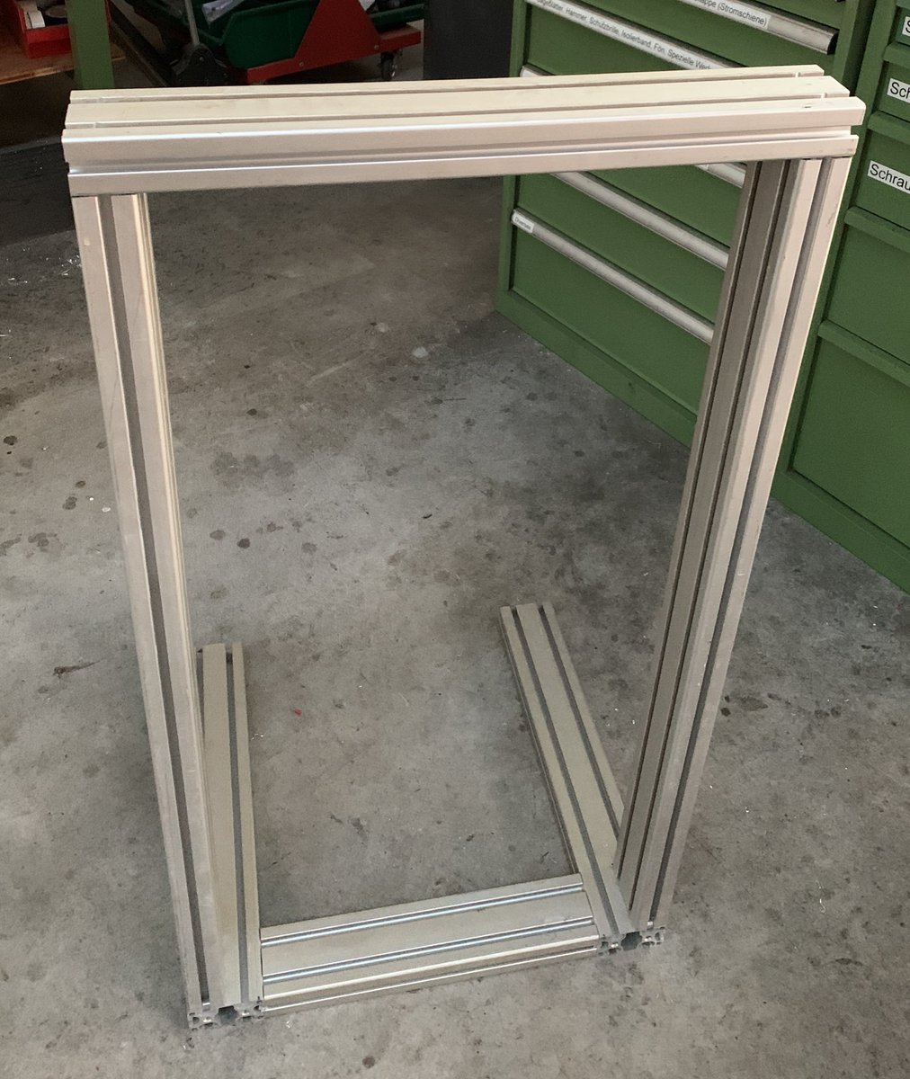 TobiasEisemann's tweet photo. Started building a new Lab Rack yesterday... wheels are still missing... #nofilter #customdesign #quantar #motobridge #dapnet #fightboredom https://t.co/7ag2gynSBn