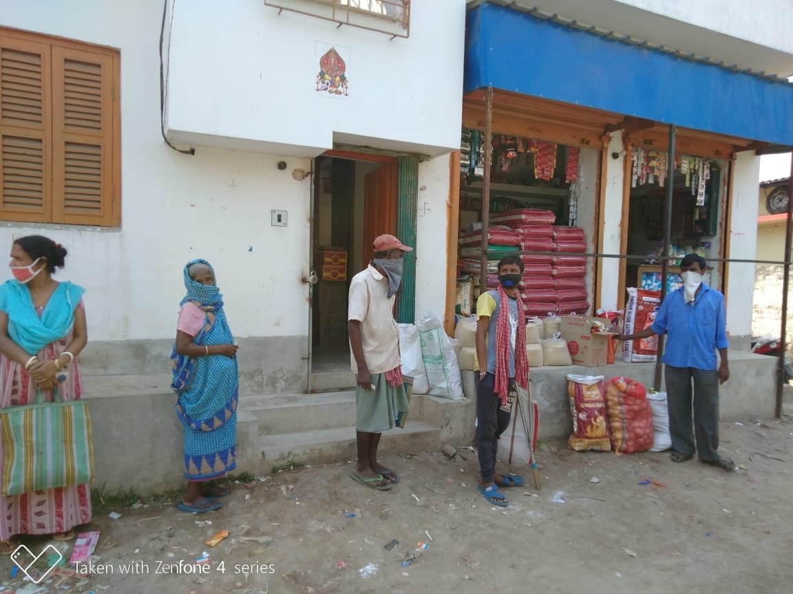 ONGC_SBA's tweet photo. MBA Basin of #ONGC Kolkata steps up CSR outreach in #CoronaLockdown; ropes in NGO ‘Development Action Society’ to deliver dry ration for 10 days to 250+ families contactlessly, in 8 wards of Tangra Urban Health District, with #SocialDistancing. #ProudToBeAnONGCian
#AarogyaSetu https://t.co/RxpqIJutt4
