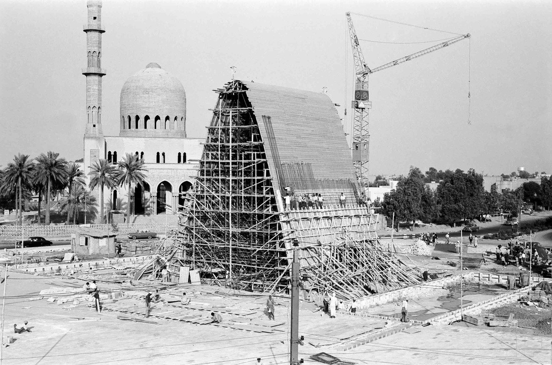 Chadirji went on to design modern architecture masterpieces including the original Unknown Soldier Monument in 1959 (demolished 1982). The design was inspired by the movement of a wailing mother attempting to embrace her martyred son. !عظمة يا رفعت Source:  https://bit.ly/2xkBxQI 