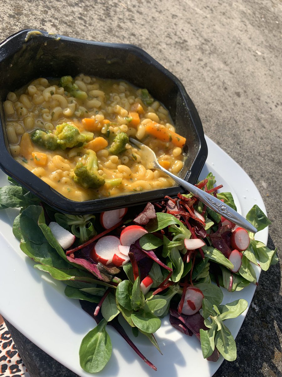 michellesc001's tweet photo. You can tell when the husband @JonathanScott9 is away working as my #Fridaynightdinner looks like this mixture #salad #readymeal #nohomecooking https://t.co/uOlVfcn69j