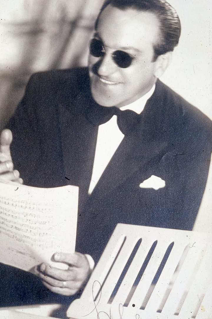 JALVALLE's tweet photo. La Fama es Puro Cuento, sábado desde las 13 hs, con la conducción de Gaby "La voz sensual del Tango" en
@MitreBahia
La columna de opinión de José Valle. #tango #música #Gaby #tango #historia #radio #lafamaespurocuento #Gardel #BahíaBlanca #discepolin https://t.co/mzFWWckx0k