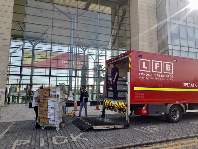 LondonFire's tweet photo. We're collecting &amp; delivering personal protective equipment to hubs across #London. This is helping speed up the process of getting vital equipment to frontline NHS and social care staff. Stay at home, save lives &amp; support the NHS #LondonTogether #Covid19 https://t.co/z3AMuULkoA