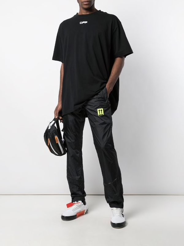 MermanLee's tweet photo. Off-White Airport Tape Arrows Tee for S$280 : https://t.co/38UXUC388g
#offwhite #nofrillsfactoryoutlet #sgboys #igboys #sgpride #sgcarousell #gymidols #hypebeast #stylesg #singapore #versace #kenzo #givenchy #adlv #acmedelavie #ihnomuhnit #fogessentials #fearofgod https://t.co/JEjkUtD78m