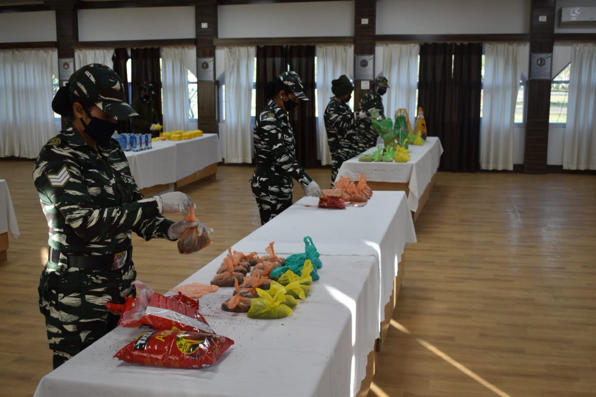 CRPFmadadgaar's tweet photo. @crpfindia women warriors making food packets to be distributed amongst needy under the Madadgaar #CAFY (CRPF Aahaar For You) scheme.
#LetsFightCoronaTogether
For any assistance 24x7 call @CRPFmadadgaar on 14411. https://t.co/HoqOOLQ2N1