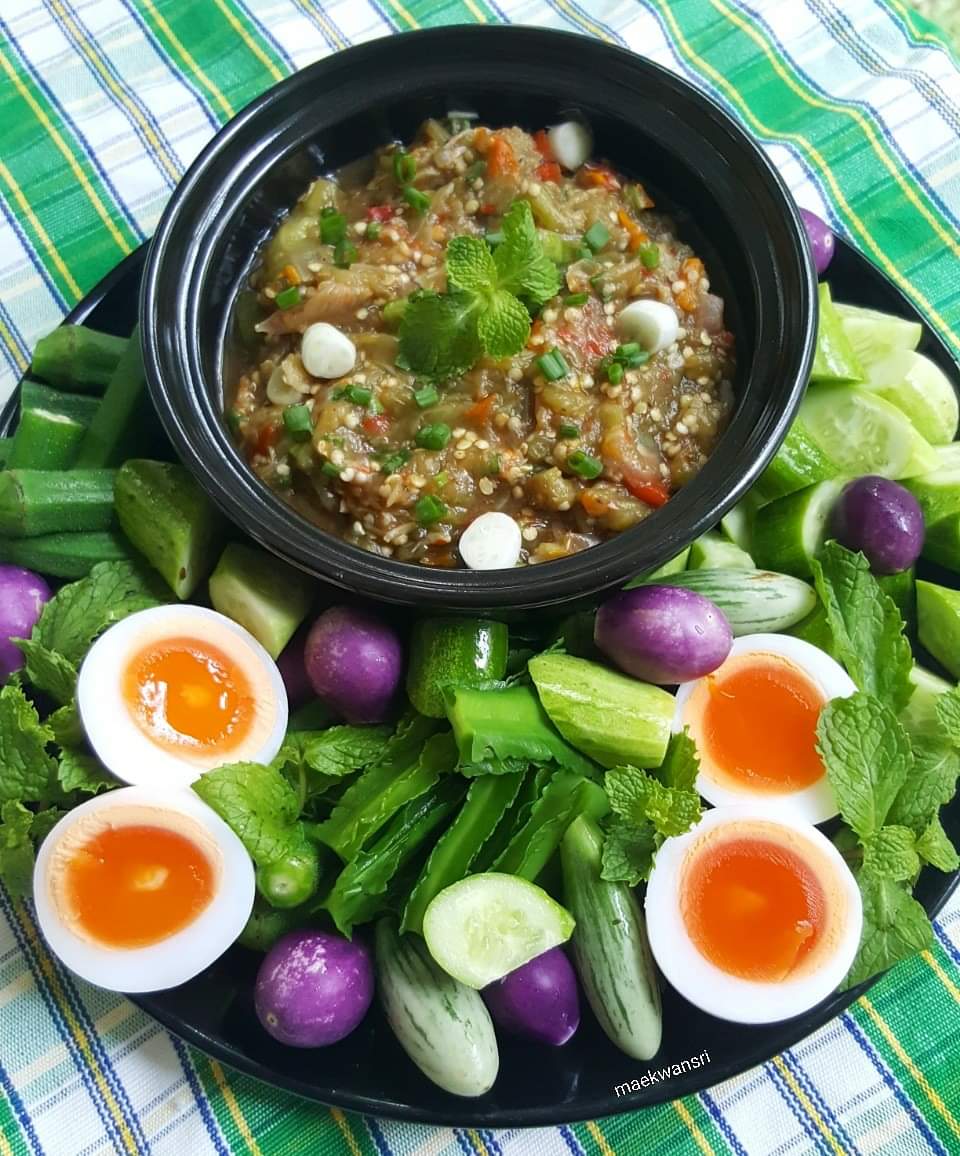 KwansriR's tweet photo. เมนูมะเขือยาว..มีตำมะเขือ มะเขือย่าง ผัดมะเขือ แกงเขียวหวานปลากรายใส่มะเขือยาว..ชอบเมนูไหนจัดเลยค่ะ เข้าไปดูสูตรได้ในFB maekwansri ค่ะ #maekwansri https://t.co/3mwPuc1bDh