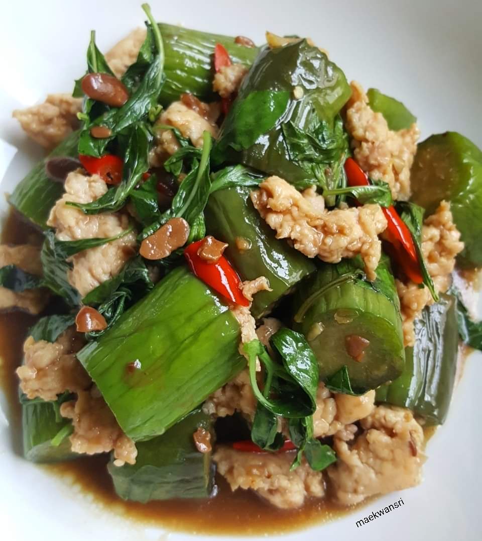 KwansriR's tweet photo. เมนูมะเขือยาว..มีตำมะเขือ มะเขือย่าง ผัดมะเขือ แกงเขียวหวานปลากรายใส่มะเขือยาว..ชอบเมนูไหนจัดเลยค่ะ เข้าไปดูสูตรได้ในFB maekwansri ค่ะ #maekwansri https://t.co/3mwPuc1bDh