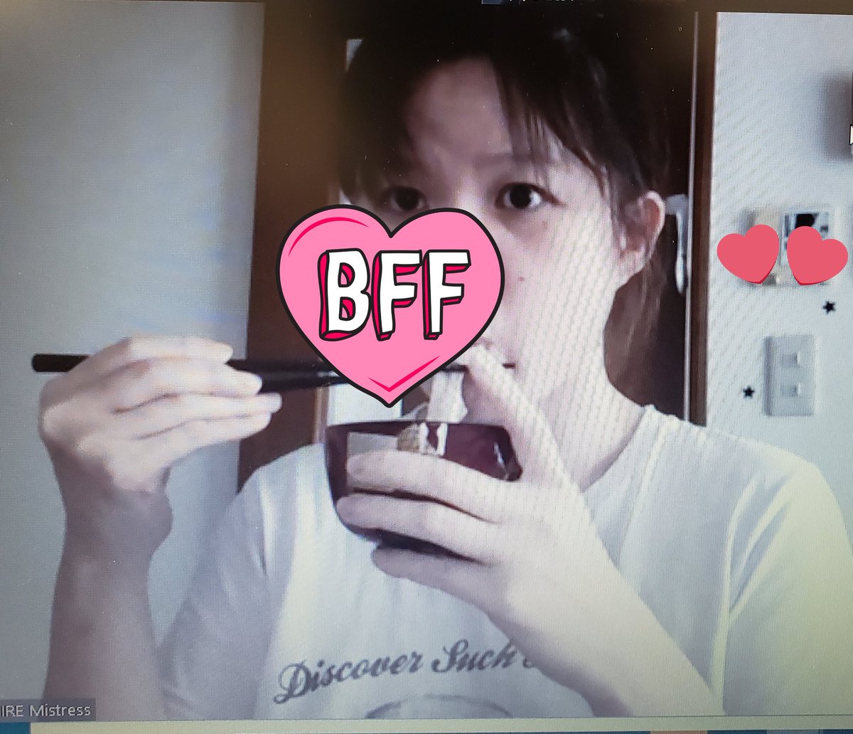 ocumacat's tweet photo. 餅くってるSUMIREさんは、やはりSUMIREさんだった。 https://t.co/Pu14tntvXj