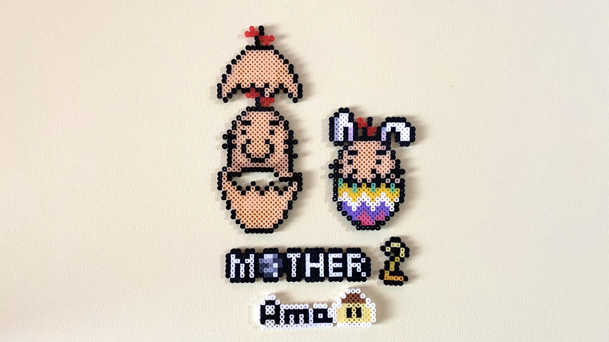 あまひろりん Mother2ビーズの旅 番外編 イースターエッグどせいさん 右は去年のもの 左は今回のに合わせて 卵の色を同色で揃えたもの 単体なら卵の色はカラフルでもいいかもです W Mother2 Earthbound アイロンビーズ