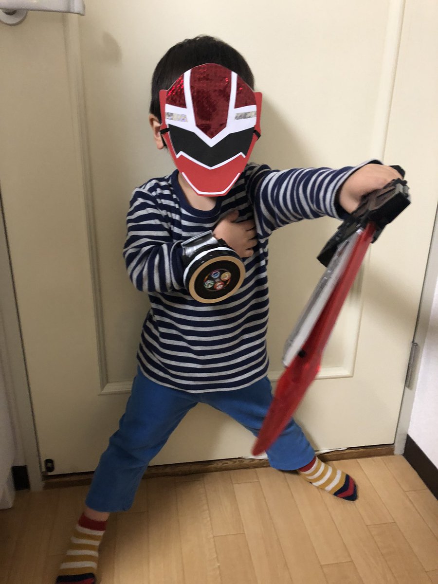 ট ইট র のすじぇい コロナのおかげで キラメイジャーの変身アイテムをゲットしたチビさん お顔ほしーとリクエストがあったので 母ちゃん手作り お面作りました ちゃんとおでこあたりはキラキラしてるんですよ笑 キラメイジャー キラメイレッド 武器 ট ইট র のすじぇい コロナのおかげで キラメイジャーの変身アイテムをゲットしたチビさん お顔ほしーとリクエストがあったので 母ちゃん手作り お面作りました ちゃんとおでこあたりはキラキラしてるんですよ笑 キラメイジャー キラメイレッド 武器