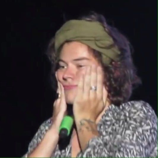 Jack Dylan Grazer as Harry Styles, a thread;