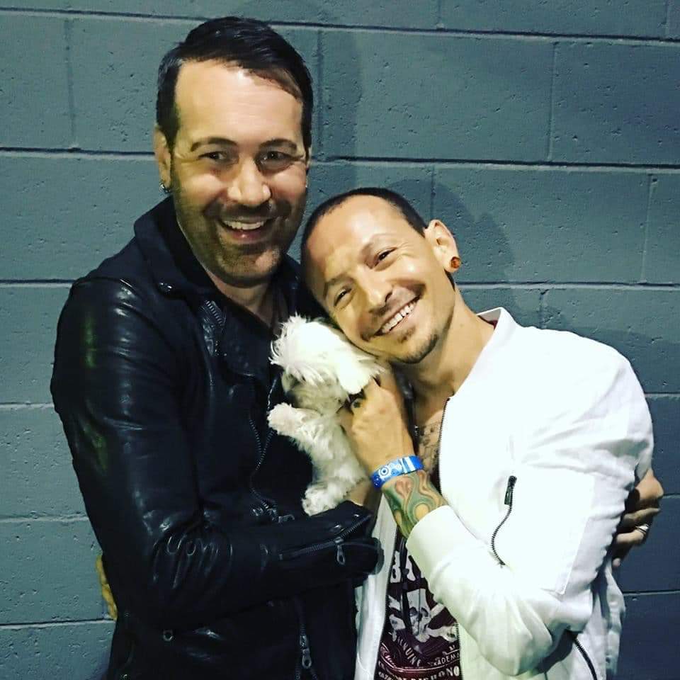 Saralpfamily's tweet photo. Happy birthday @rynsk 💕 have an amazing Easter ' s weekend 💕 this pic is the most lovely that I found. Love you guys @ChesterBe #happybirthdayRyan #deadbysunrise #makechesterproud #love https://t.co/OCfQl9gRFK