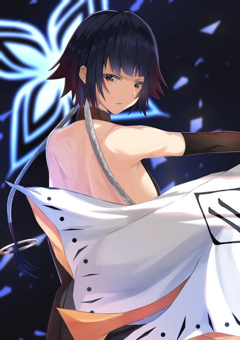 砕蜂の死覇装って背中見えててエッチ 