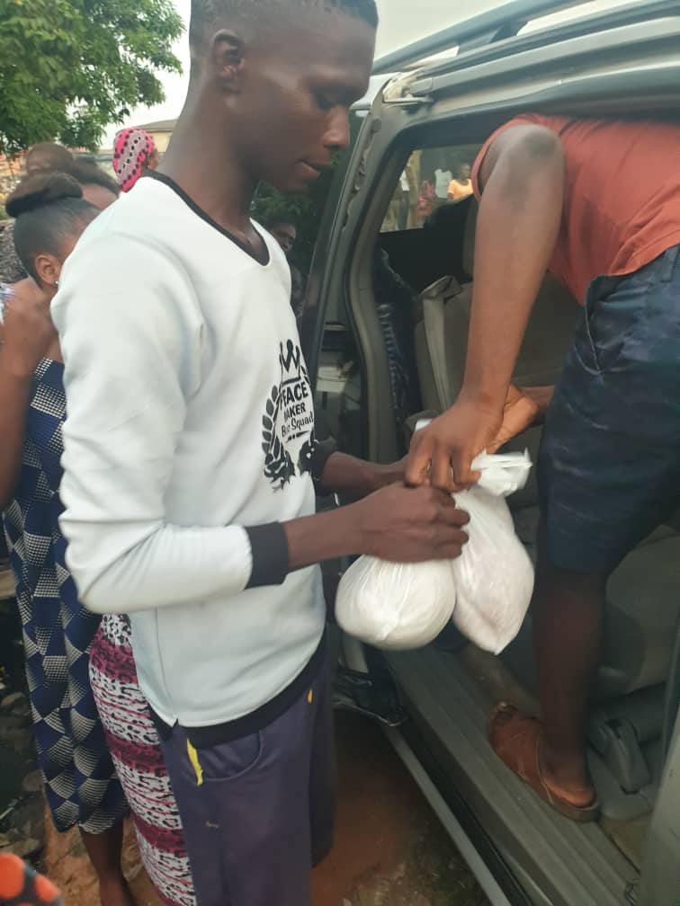 nattybanx's tweet photo. Early morning drive to Agege to share small food stuff regardless of Age or Religion.
Love over Religion
#loveinaction
#lgaf
#RCCGTP https://t.co/KXVKWudFWY