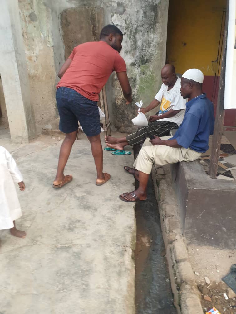 nattybanx's tweet photo. Early morning drive to Agege to share small food stuff regardless of Age or Religion.
Love over Religion
#loveinaction
#lgaf
#RCCGTP https://t.co/KXVKWudFWY