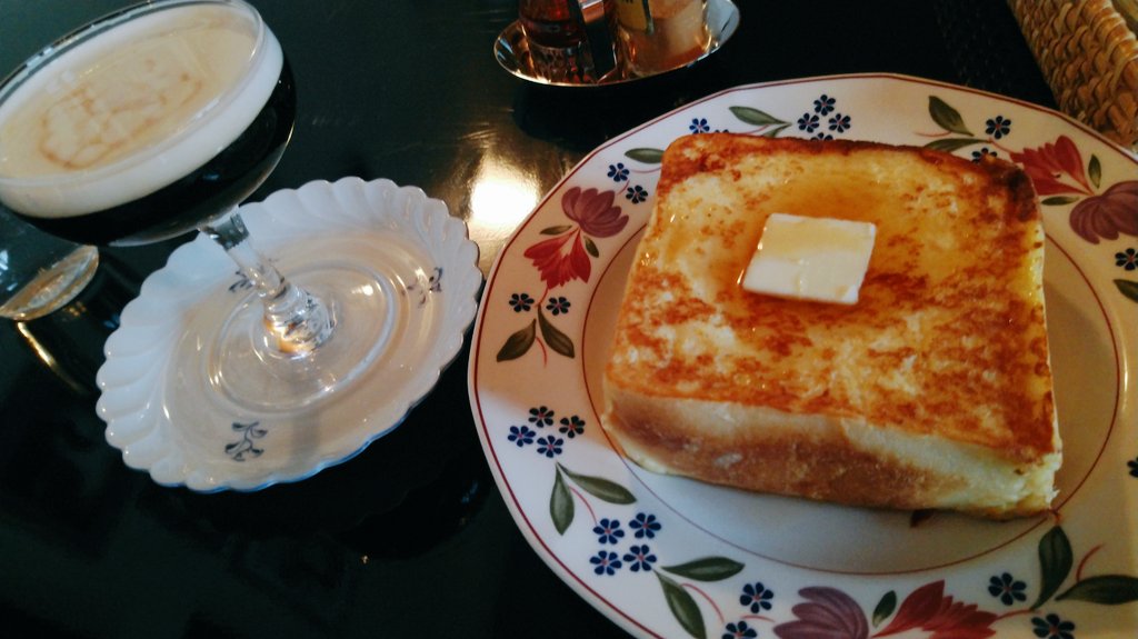 松崎貴之 勤労の褒美を取らす 苦しうない 厚手ふんわりのフレンチトースト を 甘い水出しコーヒーにクリームを浮かせた 琥珀の女王 で 仙台 カフェプロコプ T Co Ptpojntfi5 Twitter