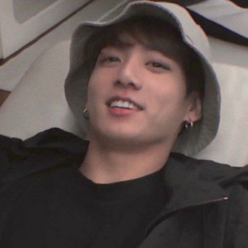Jungkook being boyfriend material; a short but necessary thread