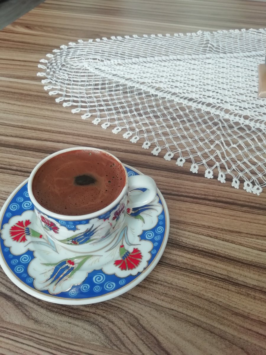 Marketlere gitmiyoruz evde aileyle kahve içiyoruz #sokağaçıkmayasağı