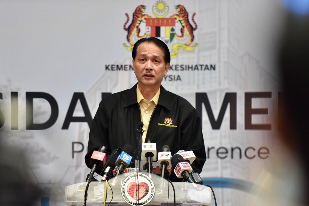 KKMPutrajaya's tweet photo. KKM syorkan agar pelaksanaan PKP fasa 1 dan PKP fasa 2 dikekalkan untuk PKP fasa ketiga kerana telah tunjukkan tanda awal berjaya menurunkan kes. 

Selepas PKP fasa tiga tamat, KKM nasihatkan penjarakan sosial dan elak perhimpunan awam untuk putuskan rantaian. https://t.co/aPFPzzGtAX