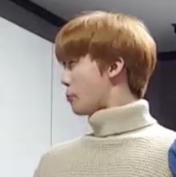 กำลังจะถามว่ามะม่วงมันเปรี้ยวมากไหม แต่ดูหน้าก็พอเดาได้