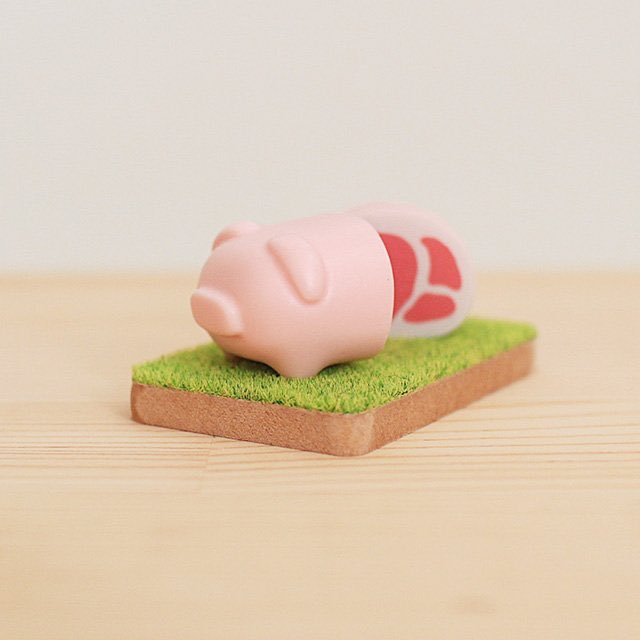 tonsoku5's tweet photo. ／
エアデザフェス参加！
＼

手のひらサイズのブタ雑貨
「SLICE PIG-スライスピッグ-」

2年ぶりの出展がなくなって悲しいけど、秋には参加予定です。
ネット通販も近々開始するのでよろしくお願いします( ´ v ` )

#デザフェス
#あつまれ爆烈祭典 https://t.co/vw7yNN4jNV