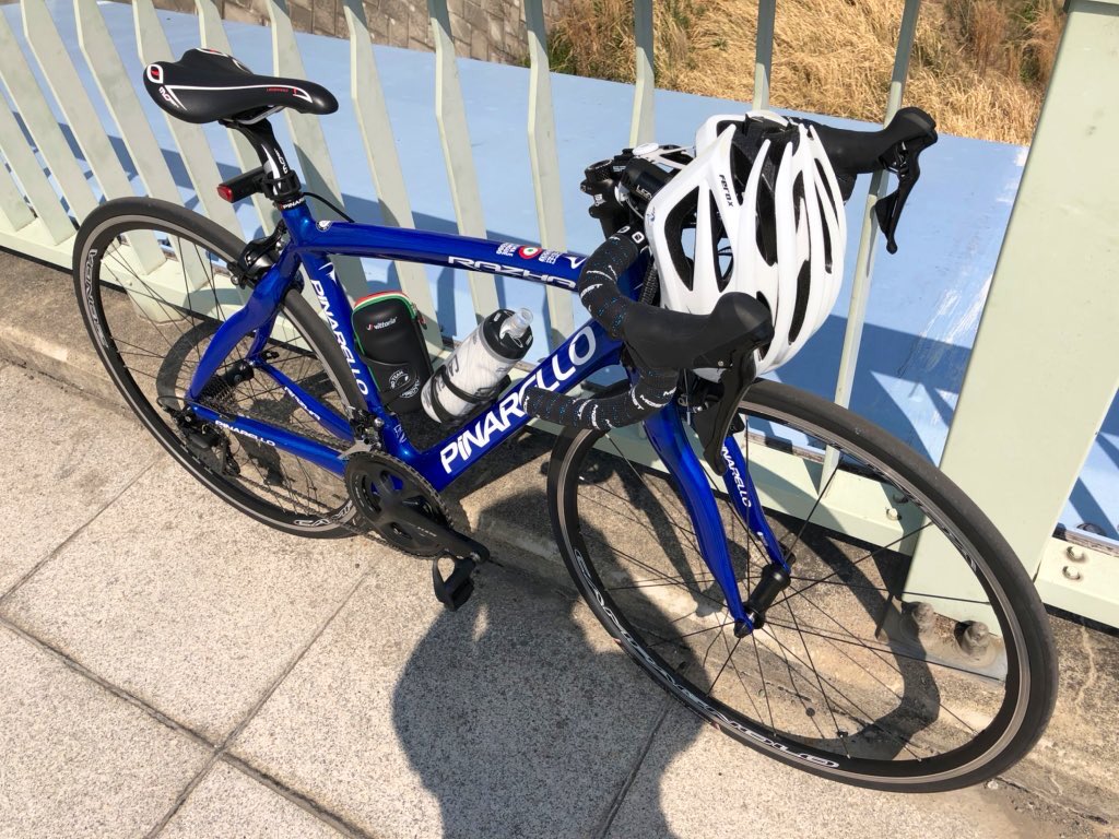 soi_so_s's tweet photo. ニュークランク&ヘルメットのシェイクダウンで多摩川まで軽くソロライド🚴♂️
shimanoの105クランクは、今までと同じ力で回したら進み過ぎて逆にコケそうになった笑
コロナが収まってロングライドに行ける日を夢見て…😴
#ロードバイク
#ロードバイク乗りと繋がりたい
#karmor
#shimano105 https://t.co/X5Ph04Pqcp